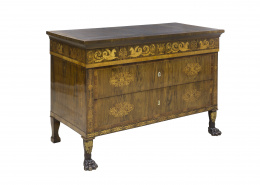 1014.  Cómoda, imperio en madera de nogal con marquetería de maderas finas sobre patas de garra.Italia, primer tercio S. XIX.