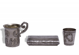 552.  Vaso de plata en su color con decoración de rocalla, S. XIX.