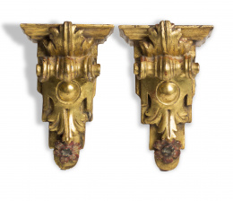 1034.  Dos ménsulas de madera tallada y dorada.  Trabajo francés, S. XIX.
