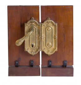 1261.  Cerradura de bronce francesa. 