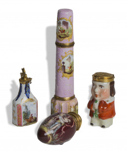 1003.  Esenciero de forma ovoide, de porcelana esmaltado en granate con escenas de Venus y cupido.Trabajo centroeuropeo?, S. XIX..