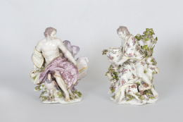 787.  “Iris” Figura escultórica de porcelana esmaltada. Con marcas un ancla roja en el reversoChelsea, 1752-1769.