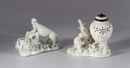 869.  “Pot-pourri” de porcelana esmaltada de blanco con personaje alegórico y  pájaros y flores aplicadas.Mennecy-Villeroy, Francia, h. 1738-1803..