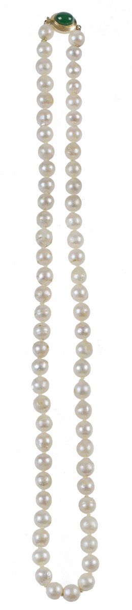105.  Collar de un hilo de perlas cultivadas de 8 mm de diámetro