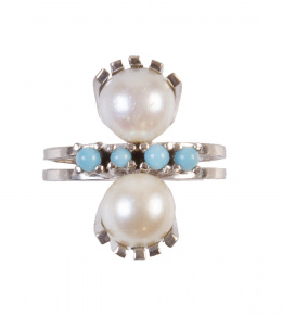 177.  Sortija lanzadera con dos perlas cultivadas y turquesas centrales