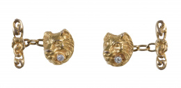 123.  Gemelos Art Nouveau con cabeza de león con brillante en la boca