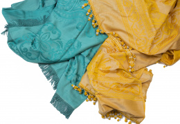 1118.  Colcha en raso amarillo, Valencia, pp. del S. XX.