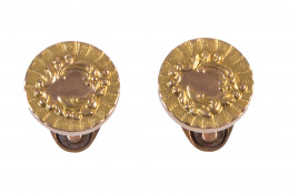 101.  Botones circulares de pp. S. XX en forma con cartela central para grabar