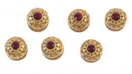 114.  Conjunto de seis botones circulares de pp. S. XX semiesféricos con símil rubí central