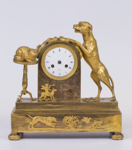 697.  Reloj francés de chimenea en bronce dorado al mercurio y cincelado, época Imperio, c. 1800