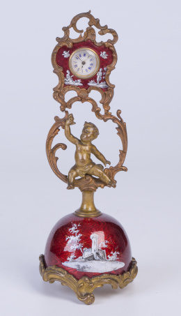 612.  Reloj en esmalte guilloché en rojo.Francia, h. 1900