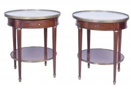 713.  Pareja de mesas de estilo Luis XVI, S. XX.