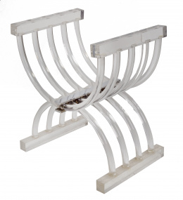 626.  Jamuga en metacrilato, S. XX