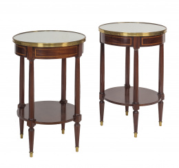 657.  Pareja de mesas estilo luis XVI con tapas de cristal