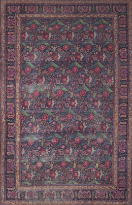 677.  Alfombra persa, campo con decoración floral y cenefa con inscripción cúfica, posiblemente alabanzas a Alá
