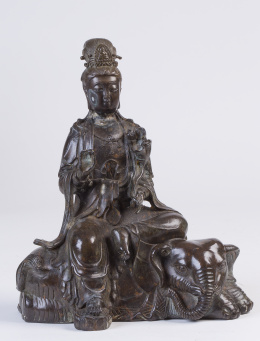 1129.  Puxian de bronce. En la base con un sello,Trabajo chino, S. XIX