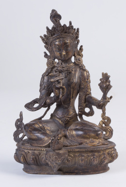 1122.  Buda de bronce con restos de dorado.Trabajo tibetano, S. XIX
