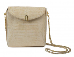 343.  Cartera rectangular vintage en piel de cocodrilo color crema con cadena dorada desmontable