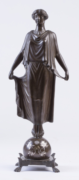 719.  Sabatino de Angelis, Nápoles, 1904Figura Escultórica del Grand Tour de Selene, diosa Griega en bronce con incrustación de plata. Firmada.
