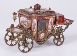 567.  Ludwig Politzer (1841 Szehed (Hungría)-1907*)Caja con forma de carroza en plata sobredorada, esmaltes y bronce. Marcada LP.Viena, S. XIX 