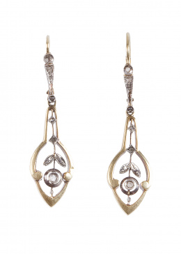 261.  Pendientes largos Art-Nouveau de diamantes con formas vegetales 