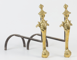 946.  Pareja de morillos en bronce dorado, pp. del S. XX.