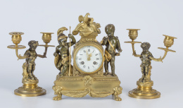 980.  Guarnición de chimenea Luis XVI en bronce dorado y pavonado.Francia, ff. del S. XVIII. 