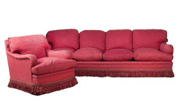 901.  Dos butacas y un sofá tapizado en damasco rojo, quizás diseño de Duarto Pinto Coelho.S. XX.