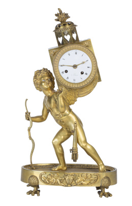 975.  Reloj Luis XVI con Cupido en bronce dorado.Trabajo francés, ff. del S. XVIII.