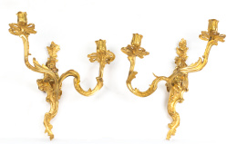 1074.  Pareja de apliques de bronce dorado.Trabajo francés, S. XIX.
