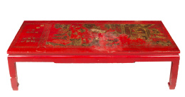 1176.  Mesa baja lacada de rojo.China, S. XX.