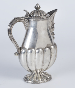 979.  Jarro de plata siguiendo modelos del S. XVIII, S. XX