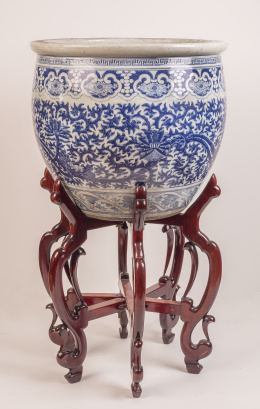 981.  Pecera de porcelana esmaltada de azul cobalto, China, S. XIX