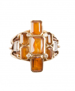 154.  Sortija lanzadera con frente de citrinos de talla esmeralda componiendo flor, combinada con cuatro chatones de brillantes