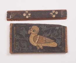 1009.  Arrocabe mudéjar en madera pintado representando un pajarito, ffs. del S. XV.