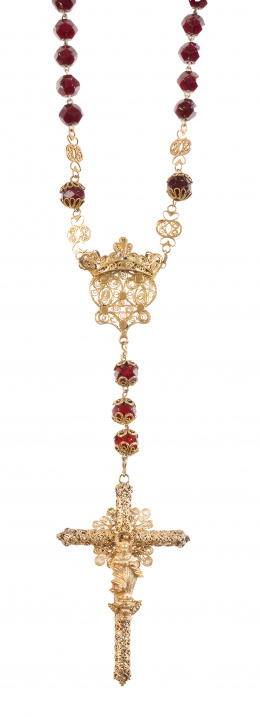 64.  Rosario S. XIX con cuentas de granates facetados y filigrana de plata dorada