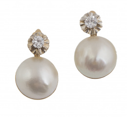 270.  Pendientes con perla mabe y símil de brillante