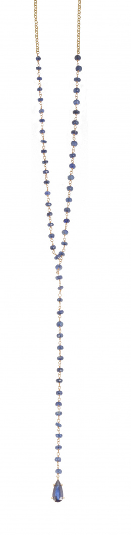 191.  Collar de zafiros facetados unidos por eslabones de oro, rematado en zafiro talla perilla colgante
