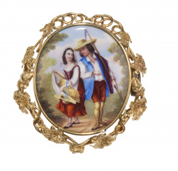 1.  Conjunto de broche y pendientes S.XIX de esmalte suizo con personajes ataviados con trajes regionales