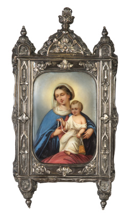 841.  Placa devocional con la Virgen y el niño en esmalte y marco de plata.Francia, ff. del S. XIX.