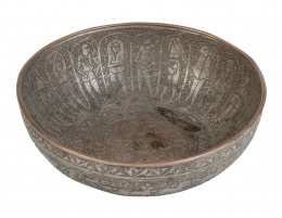 633.  Cuenco en metal con decoración grabada.Trabajo persa, S. XIX-XX