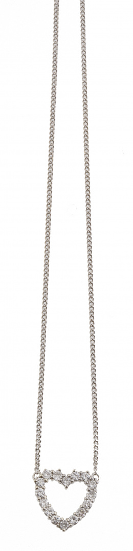 246.  Colgante corazón de brillantes con cadena fina