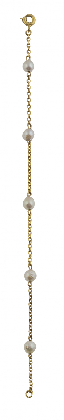 201.  Conjunto de dos pulseritas,una con cuentas de perlas y otra de coral con cadena de oro