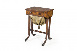 1025.  Costurero en madera de raíz de nogal.Inglaterra, segunda mitad del S. XIX.