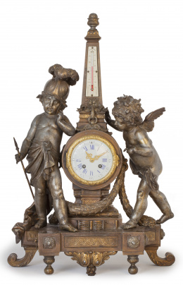 705.  Reloj de estilo Luis XVI de bronce patinado.Francia, ff. del S. XIX.