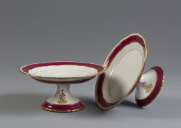 971.  Pareja de fruteros en porcelana esmaltada.Francia, S. XIX