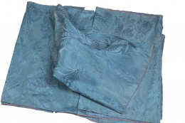 911.  Tres paños de damasco azul tejidos en telar manual, S. XIX