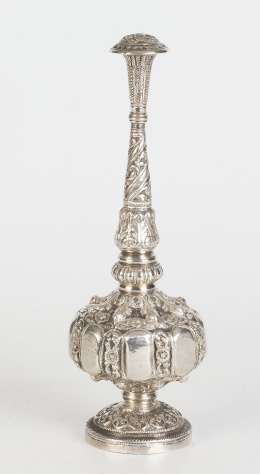 632.  Aspersor Mughal en plata para agua de rosas.Sultanato de Deccan o Lucknow, India, S. XVIII - XIX