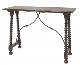 1114.  Mesa para bargueño, con patas de torneado de lenteja.Trabajo español, S. XVIII - XIX