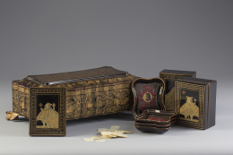 1178.  Caja de juego en madera lacada y dorada.Trabajo cantonés para la exportación, h. 1850
